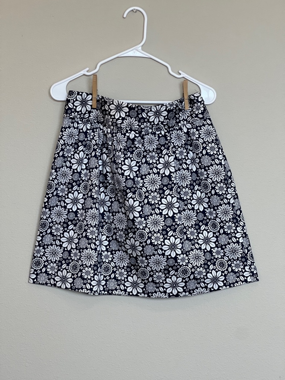 Brooks Brothers Navy & White Floral Skirt-6P